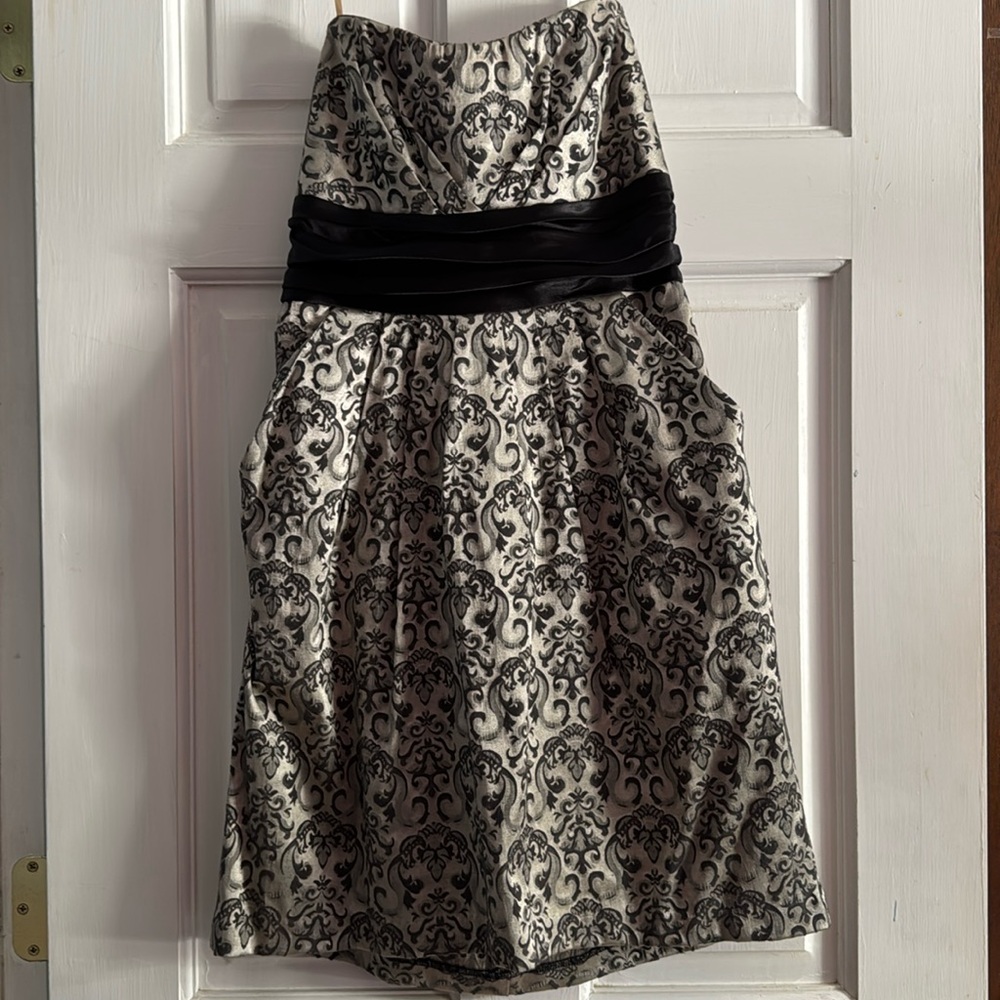 Speechless Strapless Metallic Gray/Black Dress with POCKETS